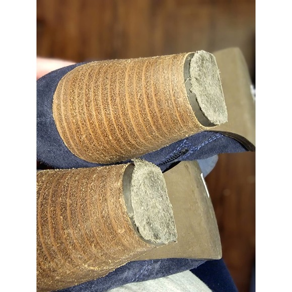 Stylish DIBA Sandra short ankle heeled booties, blue suede, womens 8 - Picture 7 of 9